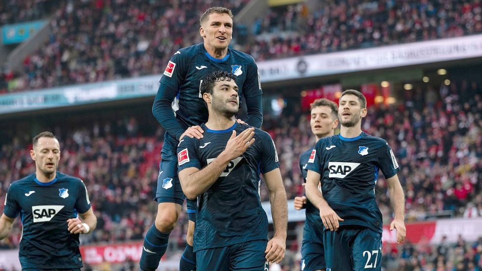 Hoffenheim jubelt über den Ausgleich zum 1:1. Foto: Marius Becker