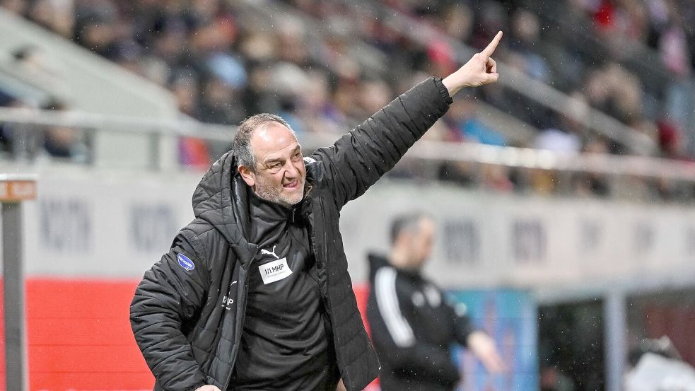 Frank Schmidt stand kurz vor einem Sieg gegen Stuttgart. Foto: Harry Langer