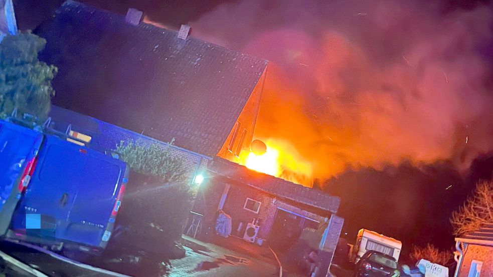 Die Feuerwehr wurde am Sonntagabend zu einem Brand in Völlenerfehn gerufen. Foto: Feuerwehr
