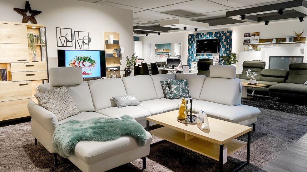 Bei Poelmeyer gibt es derzeit Wohnzimmermöbel zu Schnäppchenpreisen.