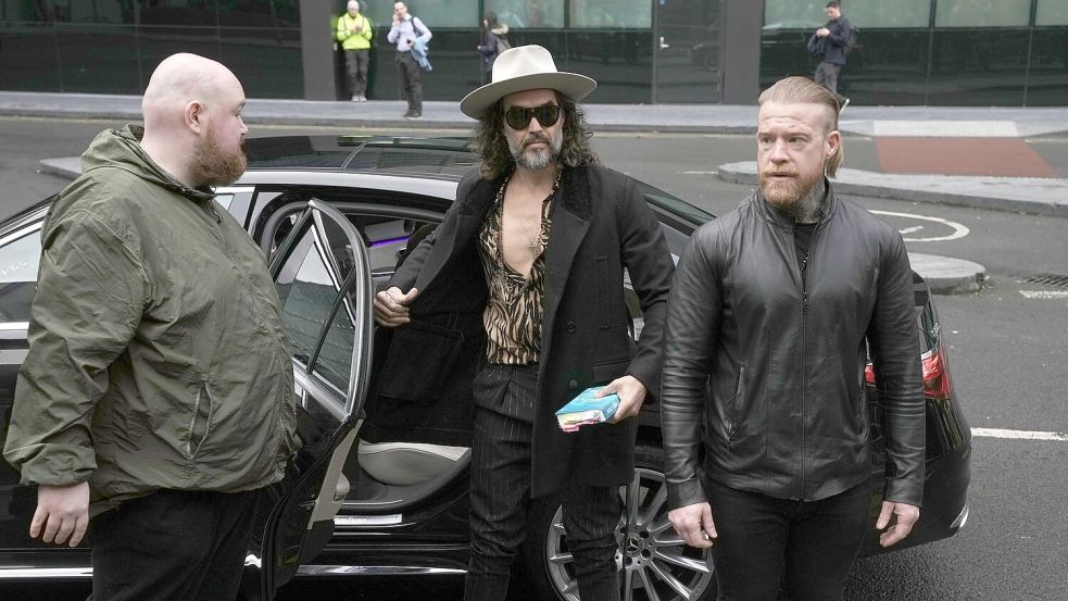 Der britische Schauspieler Russell Brand ist wegen schwerer sexueller Straftaten angeklagt. Er bestreitet die Vorwürfe. Foto: Jeff Moore