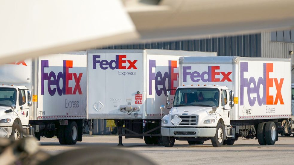 Das Logistikunternehmen Fedex fordert eine Rückzahlung von Zöllen, die als unrechtmäßig eingestuft wurden. (Archivbild) Foto: Soeren Stache