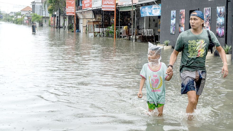 Vor allem beliebte Urlaubsorte im Süden der Insel sind betroffen. Foto: Dicky Bisinglasi/XinHua/dpa