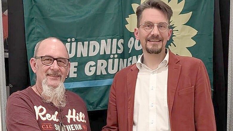 Grünen-Politiker Thorsten Vesper (links) tritt in Rhauderfehn bei der Wahl zum Bürgermeister an. Neben ihm steht sein Parteikollege Tammo Lenger, der in Westoverledingen neuer Verwaltungschef werden möchte. Foto: Grünen-Ortsverband Overledingerland