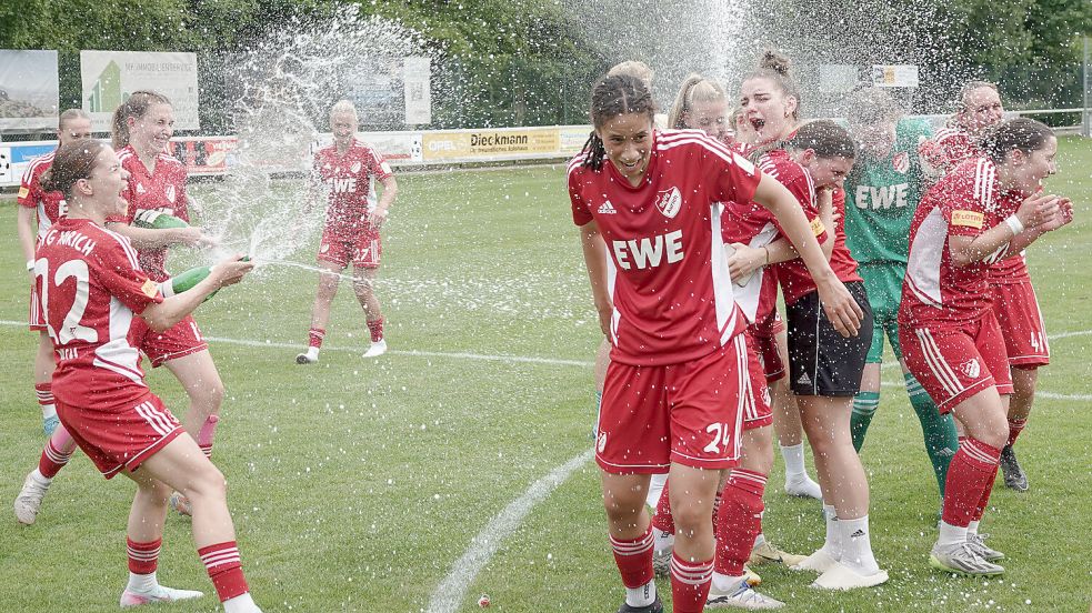 Vergangenen Juni gelang der SpVg Aurich der Aufstieg in die Regionalliga. Gibt es ein Jahr später wieder etwas zu feiern? Foto: Helmut Vortanz