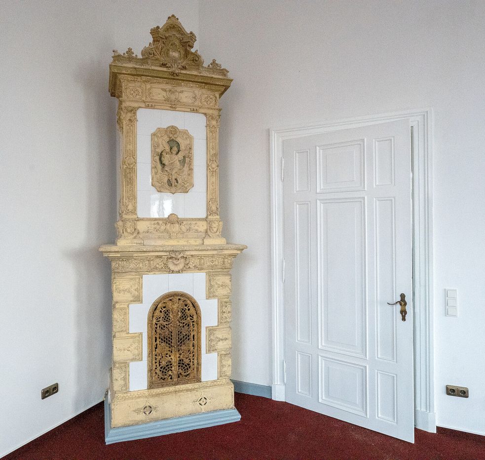 In fast jeden Raum springt die Geschichte der Villa dem staunenden Betrachter ins Auge. Foto: Klaus Ortgies