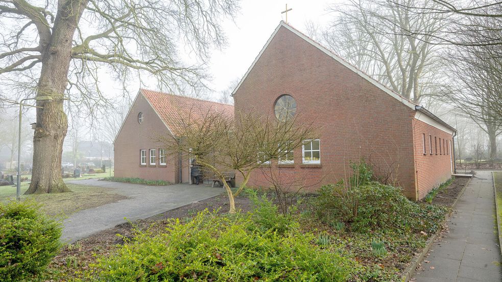Die Kapelle ist aus dem Jahr 1961, der Anbau (links) aus dem Jahr 1985. Foto: Klaus Ortgies