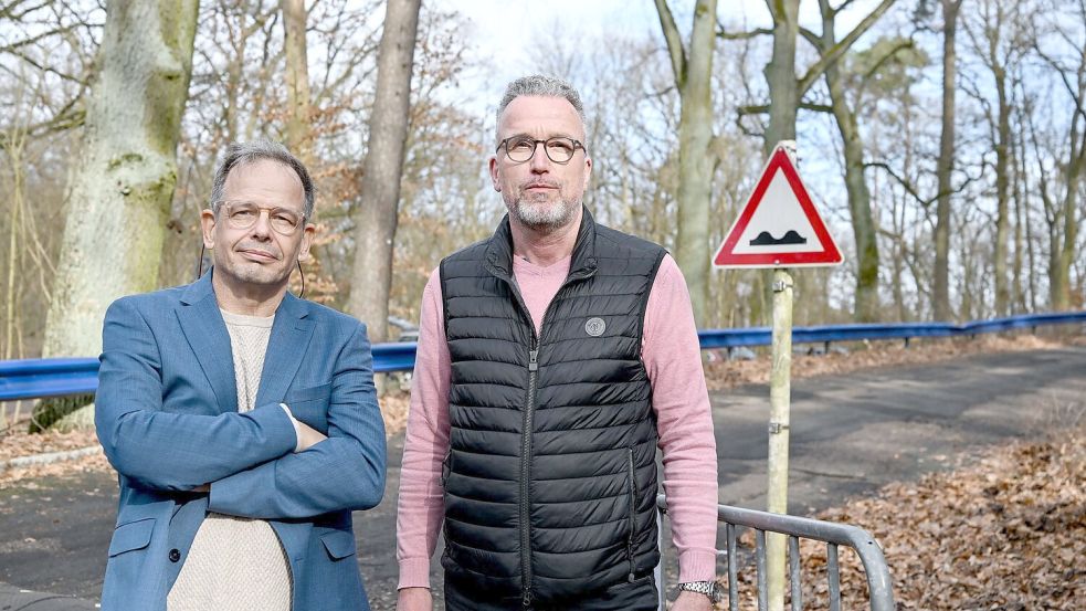Die ARD-Journalisten Hajo Seppelt (l) und Jörg Mebus erhielten ein Hausverbot. Foto: Britta Pedersen