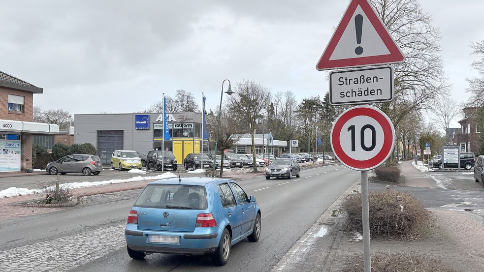Auf diesem Abschnitt der Ostertorstraße in Remels gilt ein Limit von 10 km/h. Foto: Lars Löschen/Archiv