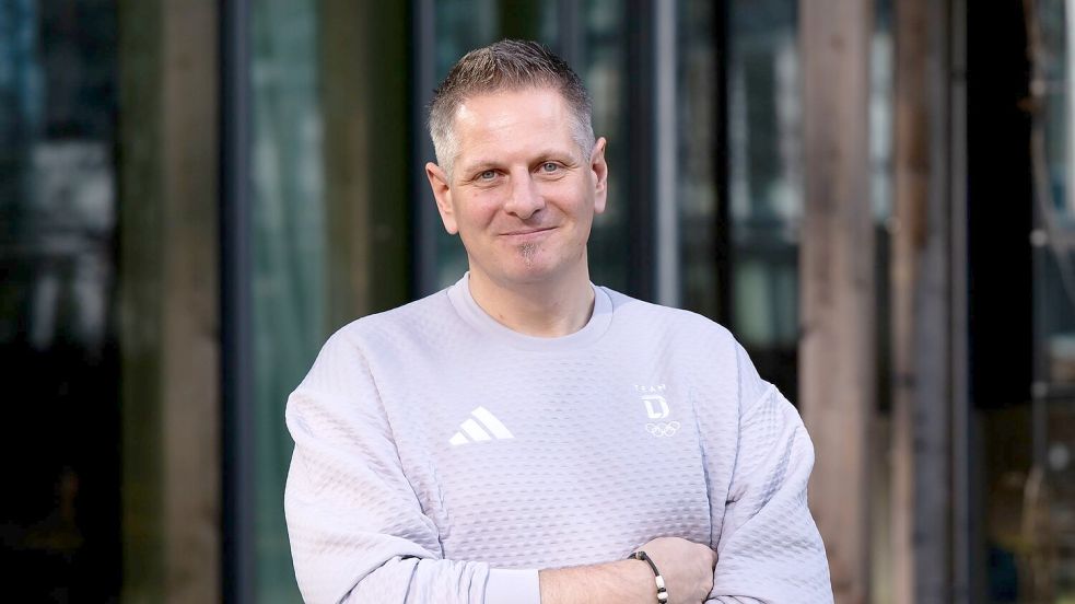 Bat nach den jüngsten Berichten und Ermittlungen der Staatsanwaltschaft um Freistellung vom DAV: Der Sportliche Leiter Hermann Gruber. (Archivbild) Foto: Sven Hoppe