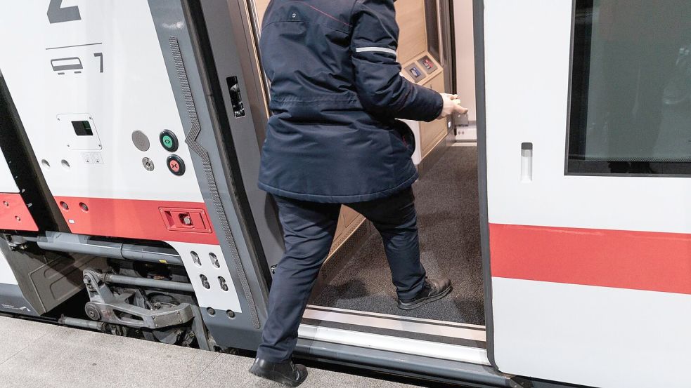 Der Fernverkehr bei der Deutschen Bahn soll komfortabler werden. (Archivbild) Foto: Carsten Koall/dpa