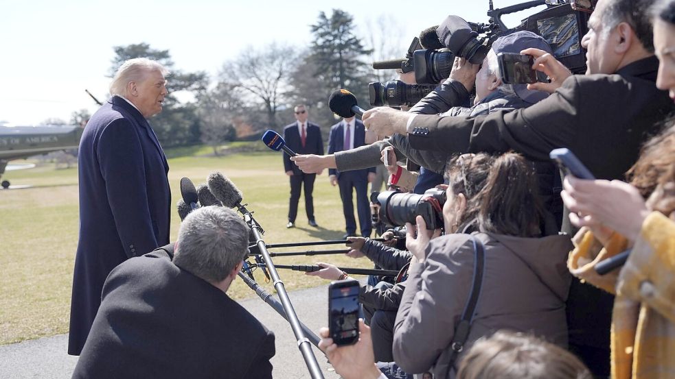 „Es könnte durchaus zu einer friedlichen Übernahme Kubas kommen“, sagt US-Präsident Trump - und lässt viele Fragen offen. Foto: Alex Brandon/AP/dpa