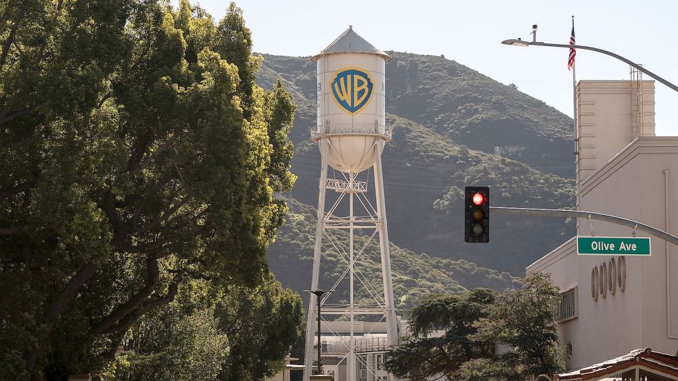 Warner Brothers soll nun doch von Paramount übernommen werden. (Archivbild) Foto: Jae C. Hong/AP/dpa