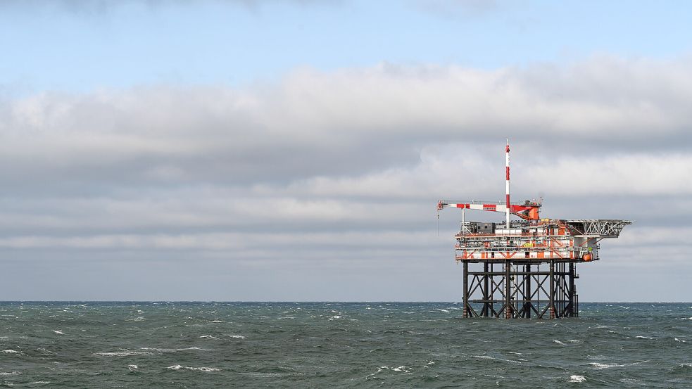 Sollen weitere Gasfelder erschlossen werden? Blick auf die Bohrinsel des niederländischen Unternehmens One-Dyas in der Nordsee. Foto: Lars Penning/dpa
