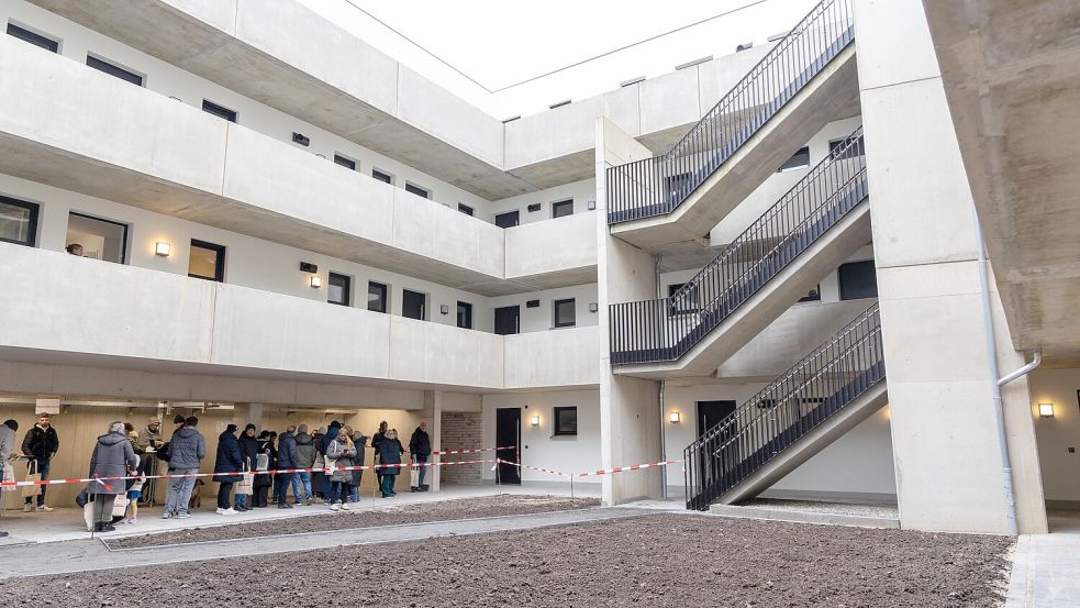 Bei der Baustellenbesichtigung der zwei Wio-Neubauten war einiges los. Foto: Lamis Amara