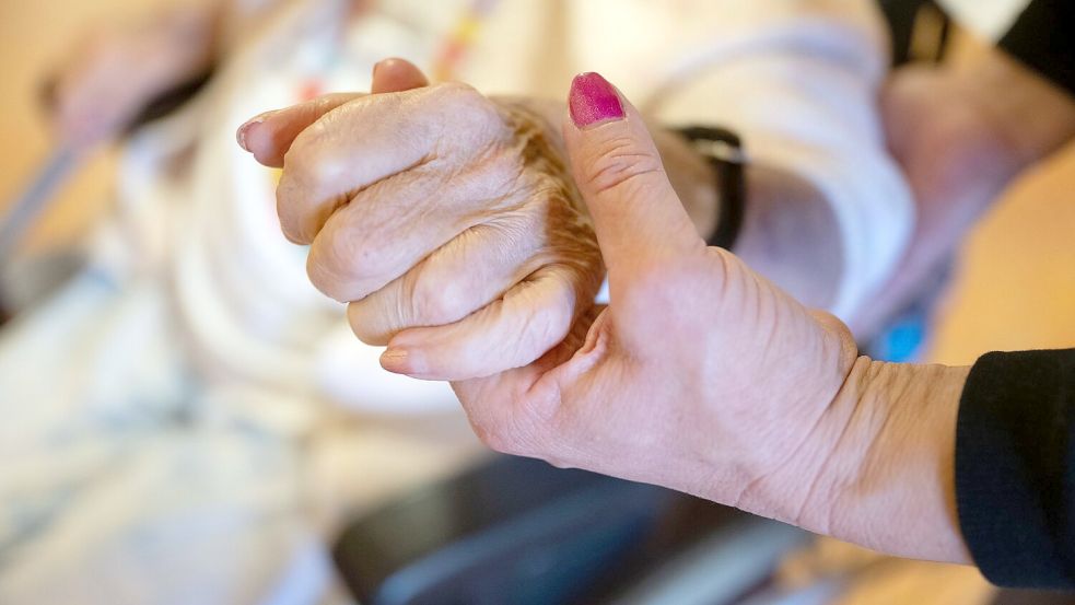 Die Finanzlage der Pflegeversicherung bleibt angespannt. (Archivbild) Foto: Marijan Murat