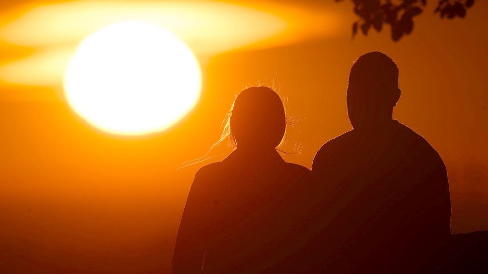 Die Rückkehr der Romantik fällt in eine Zeit emotionaler Erschöpfung. (Symbolbild) Foto: Julian Stratenschulte