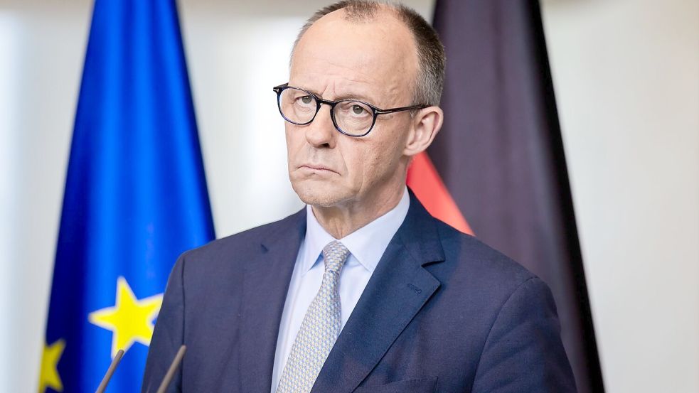 Bundeskanzler Merz gehört zu denen, die die Angriffe des Iran verurteilen. Foto: Christoph Soeder/dpa