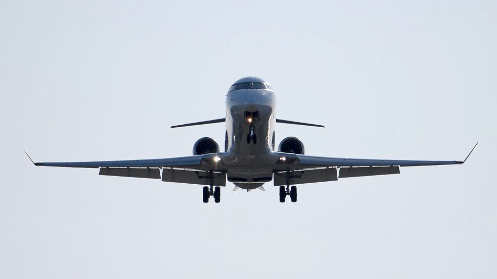 Die Pilotengewerkschaft VC Cockpit will im Tarifkonflikt mit der Lufthansa vorläufig auf Streiks verzichten. (Archivbild) Foto: Robert Michael
