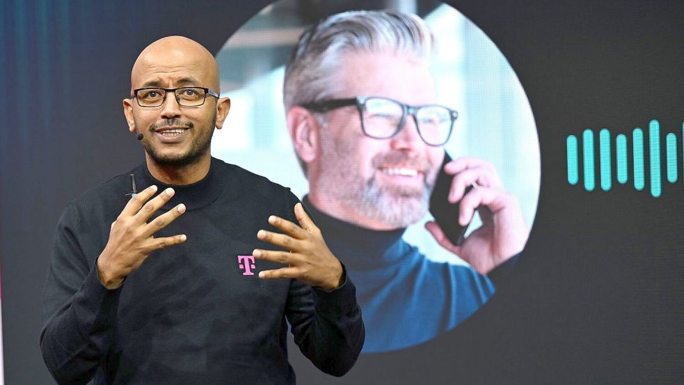 Telekom-Technologievorstand Abdu Mudesir möchte bald loslegen mit dem KI-Assistenten. Foto: Wolf von Dewitz/dpa