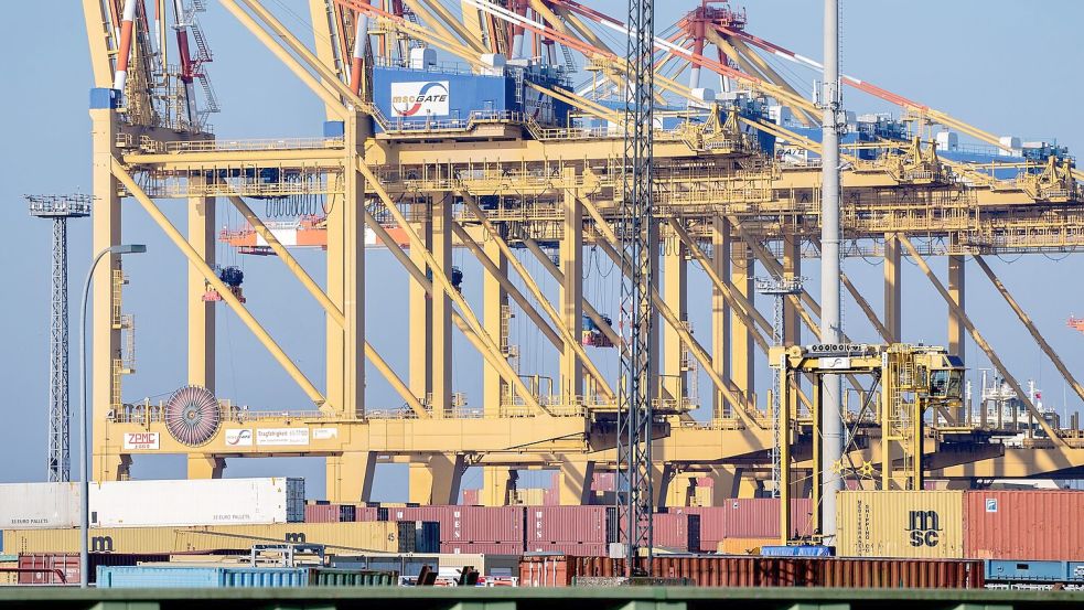 Steigende Ölpreise würden Warentransporte verteuern - ein Risiko besonders für die Exportnation Deutschland Foto: Hauke-Christian Dittrich