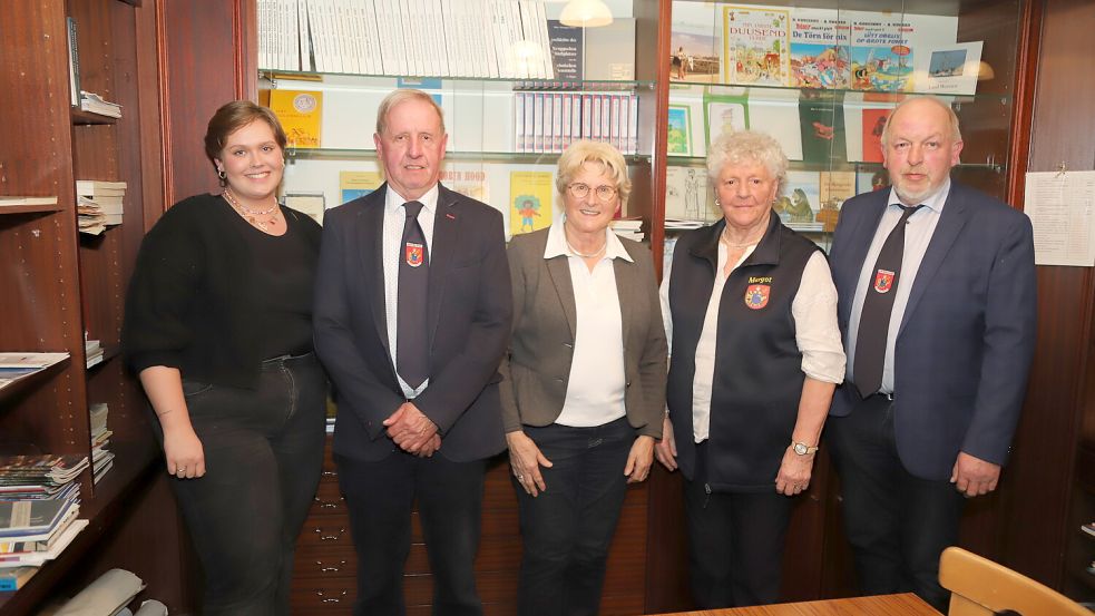 Der für weitere zwei Jahre gewählte Vorstand des Seelter Buundes (von links): Anna Grote, Stephan Dannebaum, Elisabeth Sibum, Margot Tameling, Antonius Kanne. Es fehlt Karl-Peter Schramm. Foto: Hans Passmann.