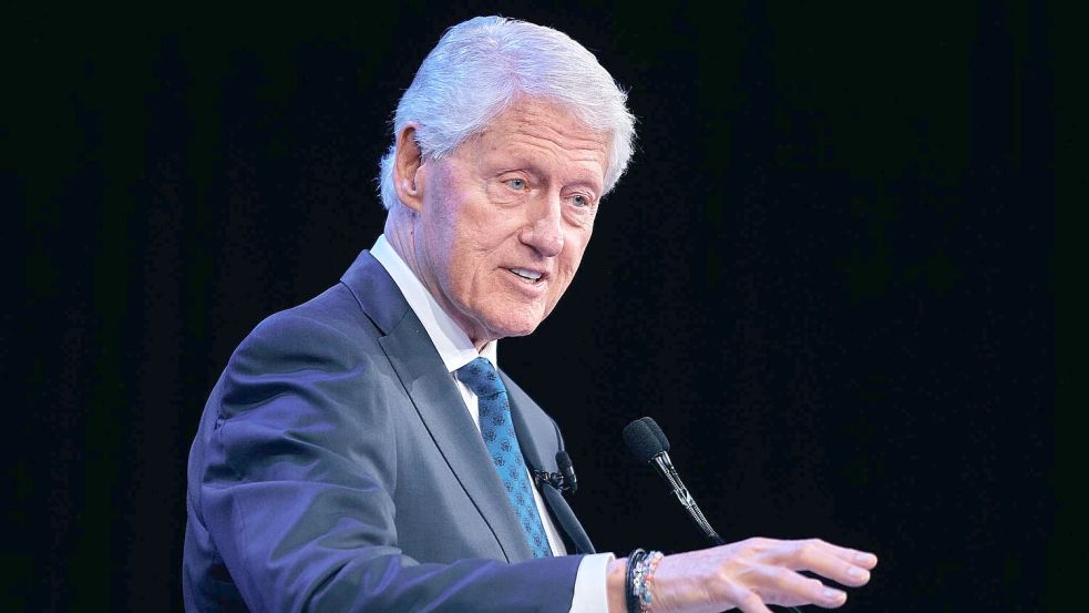 Clinton sagte, Trump habe ihm „nie etwas“ gesagt, das ihn glauben lasse, dieser sei im Zusammenhang mit Epstein in „irgendetwas Unangemessenes“ verwickelt gewesen. Foto: Andres Kudacki/FR170905 AP/dpa