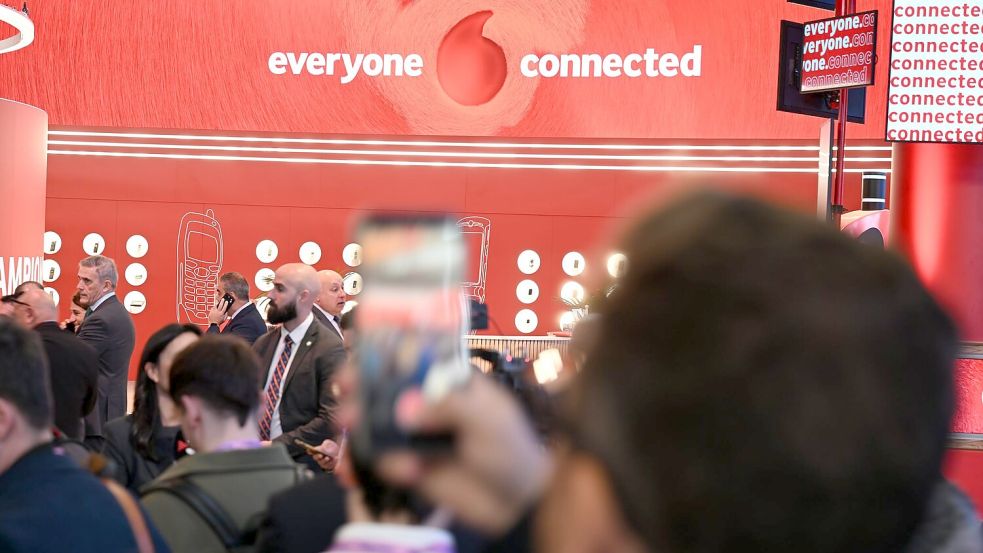 Der Vodafone-Messestand beim MWC in Barcelona. Foto: Wolf von Dewitz/dpa