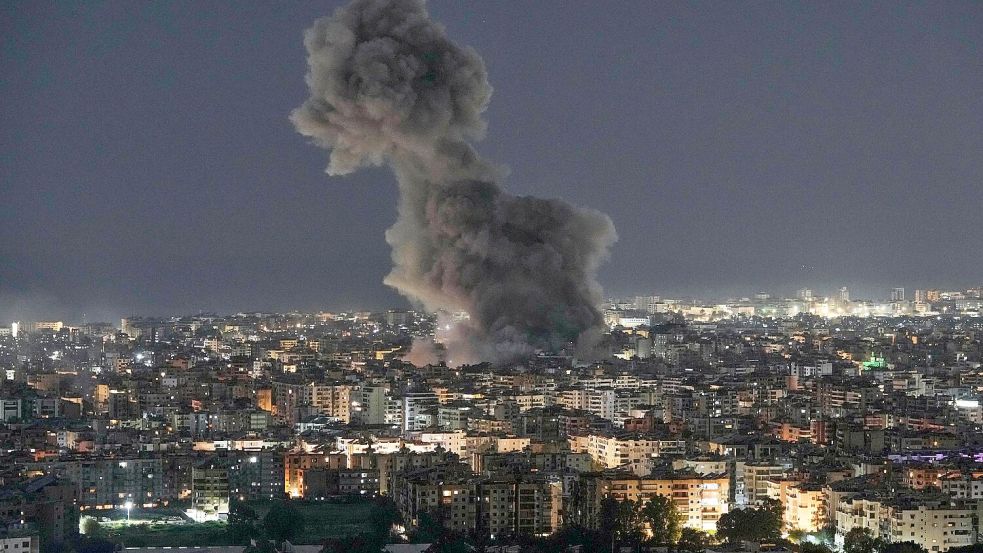 Israel bombardiert auch im Libanon weiter. Foto: Bilal Hussein/AP/dpa