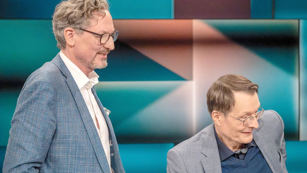 Die zwei waren sich einig: Ex-Gesundheitsminister Karl Lauterbach (rechts) erhielt bei seiner Forderung nach einer Zuckersteuer Rückendeckung von Eckart von Hirschhausen. Der TV-Arzt und Journalist kritisierte zudem seine Kollegen von der ARD ungewöhnlich scharf. Foto: IMAGO / Klaus W. Schmidt