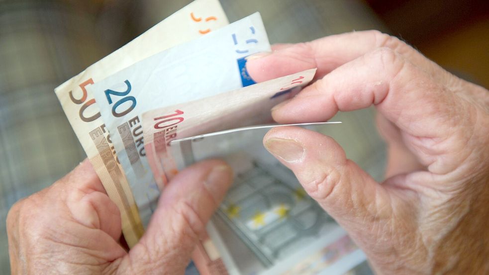 Die gesetzliche Rente reicht nicht aus, jetzt will die Bundesregierung die private Vorsorge stärken. Der Sozialverband Deutschland sieht das Vorhaben kritisch. Foto: Marijan Murat