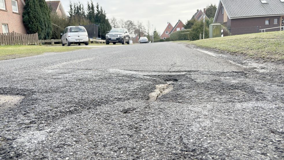 Die Fahrbahn im Bargkamp ist stark beschädigt. Foto: Dirk Hellmers