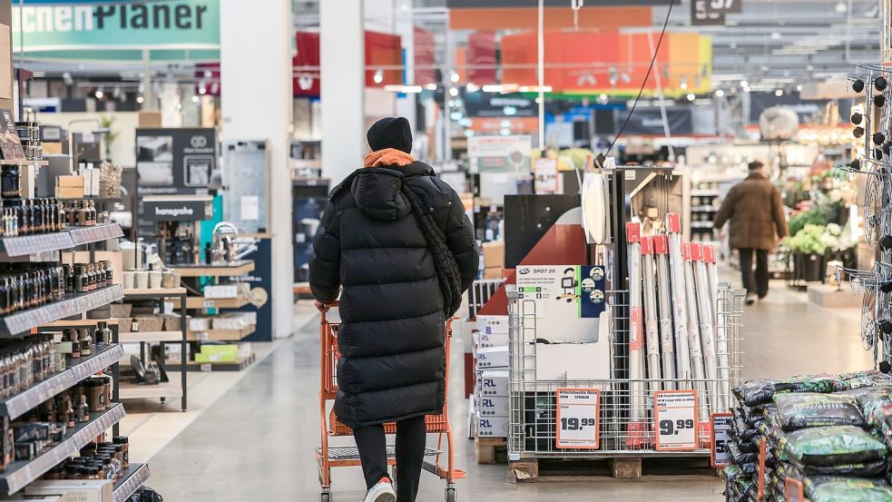Viele Verbraucher kaufen Baumarktprodukte nicht mehr im Baumarkt, sondern in anderen Geschäften. Foto: Oliver Berg