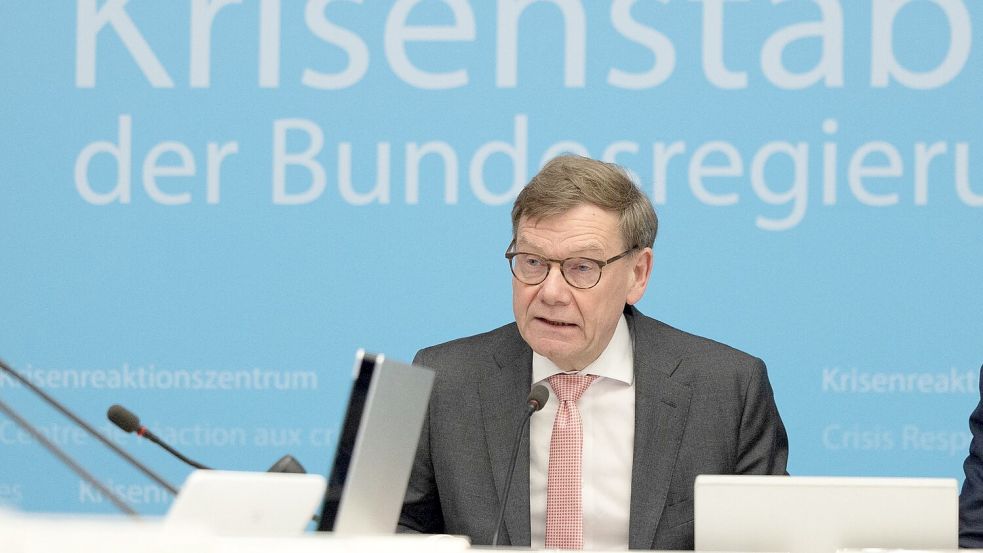 Außenminister Johann Wadephul (CDU) hatte am Montag nach einer Sitzung des Krisenstabes der Bundesregierung Charterflüge zur Rückholung von besonders verletzlichen Menschen unter den in Nahost gestrandeten Deutschen angekündigt. (Archivbild) Foto: Axel Schmidt/Reuters Pool/dpa