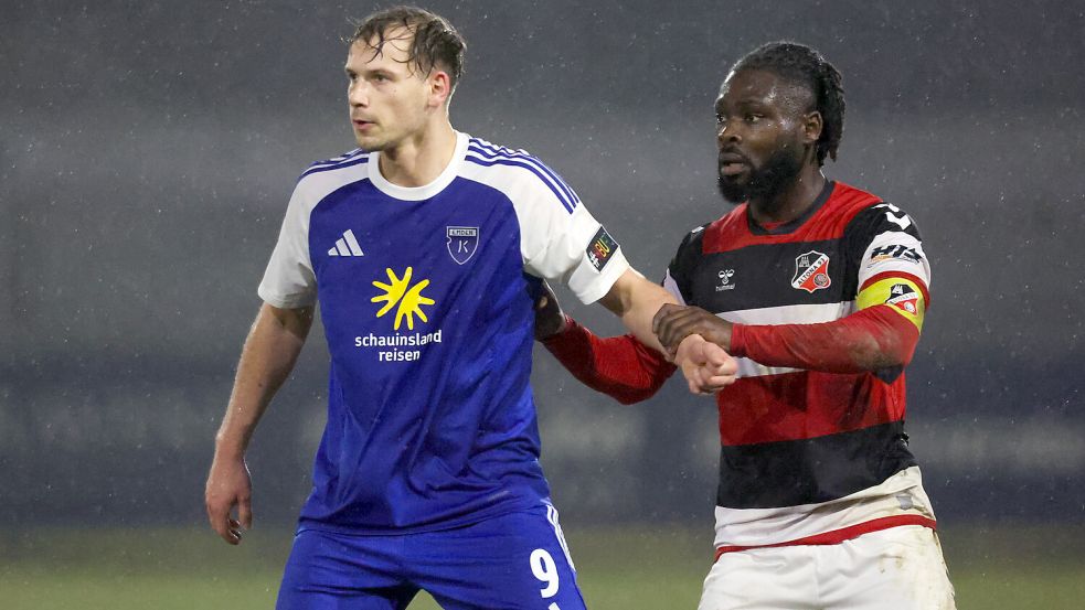 Kickers-Stürmer David Schiller traf in einem Testspiel am Dienstagabend auf seinen Ex-Verein. Foto: Jens Doden/Emden