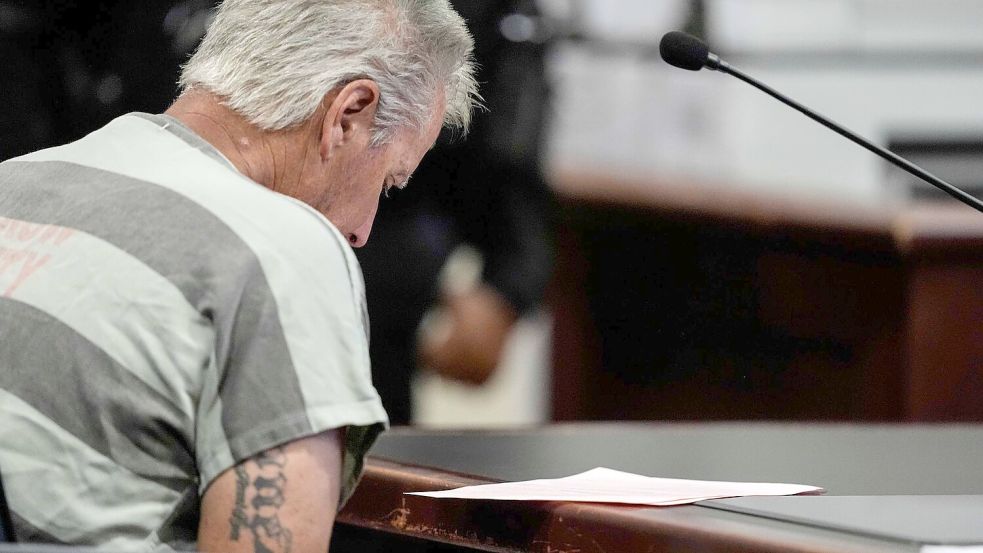 Ein 14-Jähriger tötete an einer Schule in Georgia 2024 mehrere Menschen. Nun ist sein Vater wegen Mordes verurteilt worden. (Archivbild) Foto: Brynn Anderson/POOL AP/AP/dpa