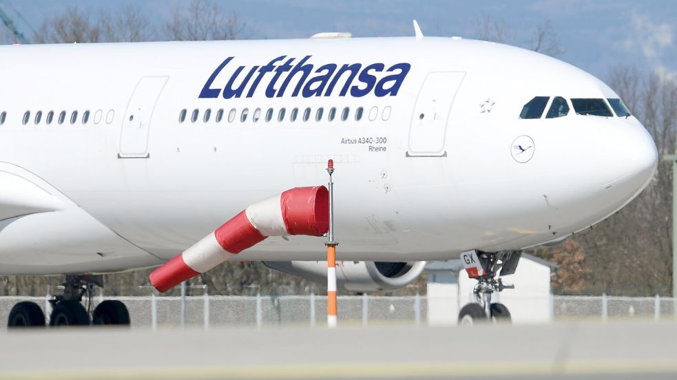 Ein erster Evakuierungsflug der Lufthansa im Auftrag der Bundesregierung soll morgen in Frankfurt landen. (Archivbild) Foto: Arne Dedert