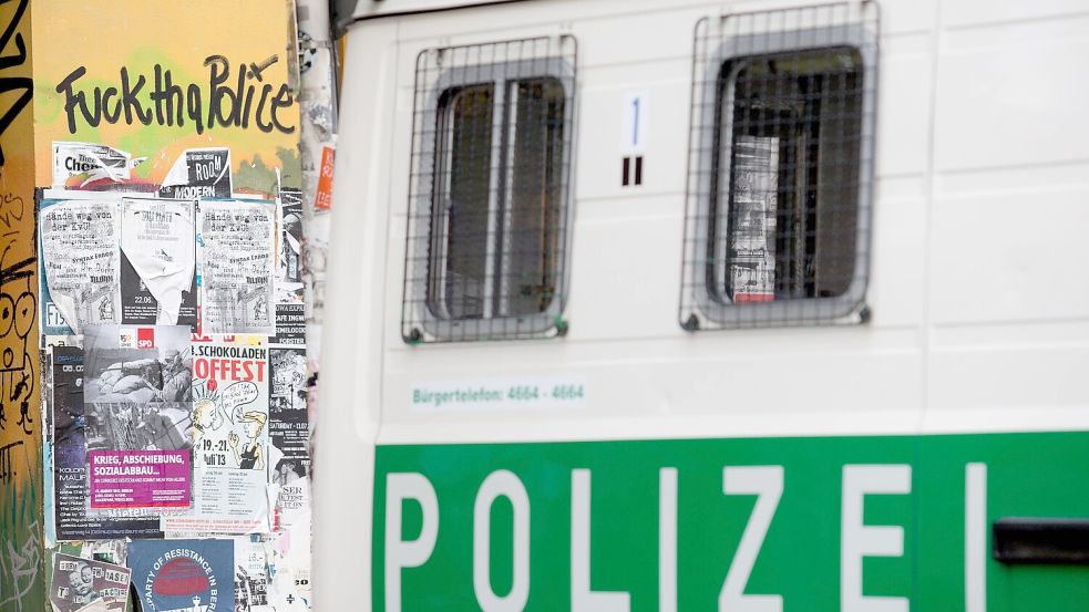 Linksextreme Straftäter nehmen häufig Einrichtungen der Polizei, Rüstungsfirmen, politische Parteien, große Investoren oder die Bundeswehr ins Visier. Foto: imago stock&people