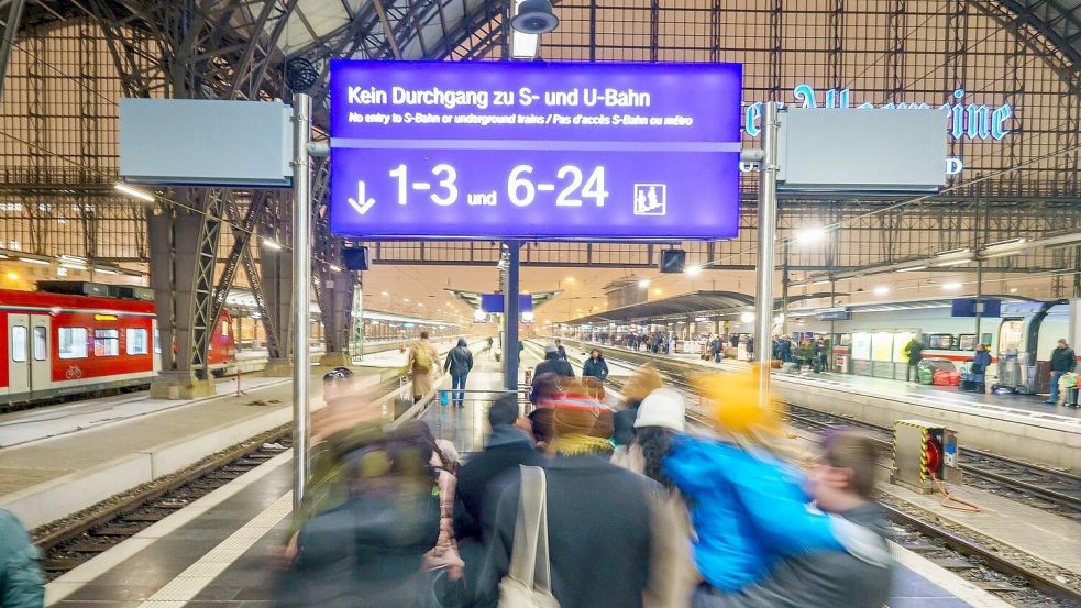 Kurzfristige Gleiswechsel sind die Fahrgäste ein großes Ärgernis. (Archivbild) Foto: Andreas Arnold