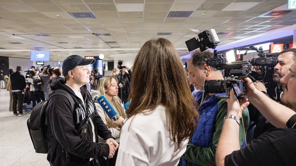 „Natürlich ist es beunruhigend, wenn man Raketen über die Köpfe fliegen sieht“, sagt Carl Wagener. Foto: Hannes P. Albert/dpa