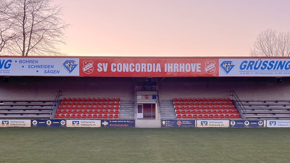In neuem Glanz erstrahlt die Tribüne von Concordia Ihrhove. Foto: Verein
