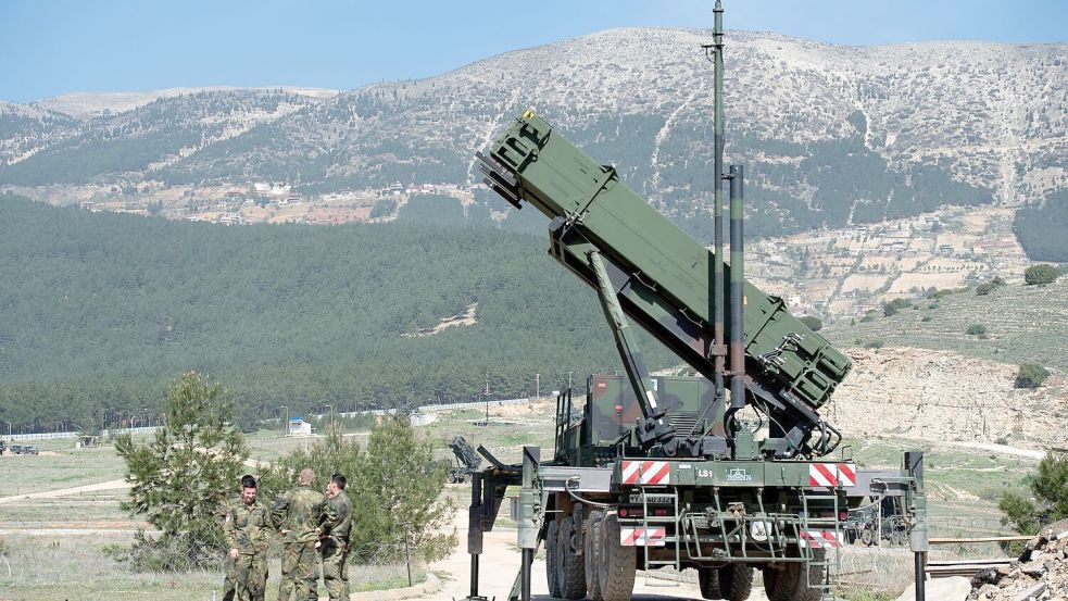 Die Nato erhöht ihre Einsatzbereitschaft. (Archivbild) Foto: Bernd von Jutrczenka