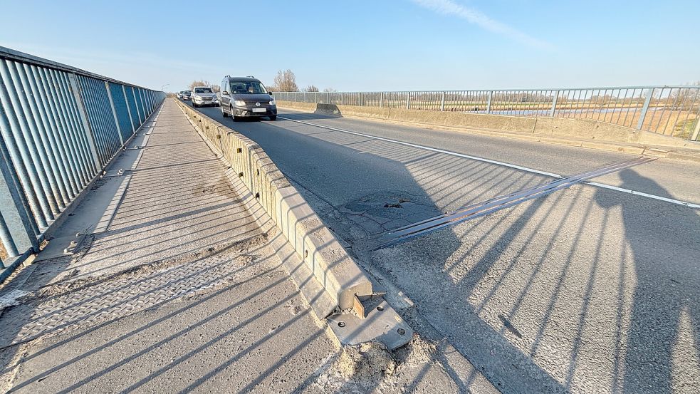 Wie hat sich der Zustand der Ledabrücke über den Winter entwickelt? Das wird bald wieder überprüft. Foto: Jonas Bothe