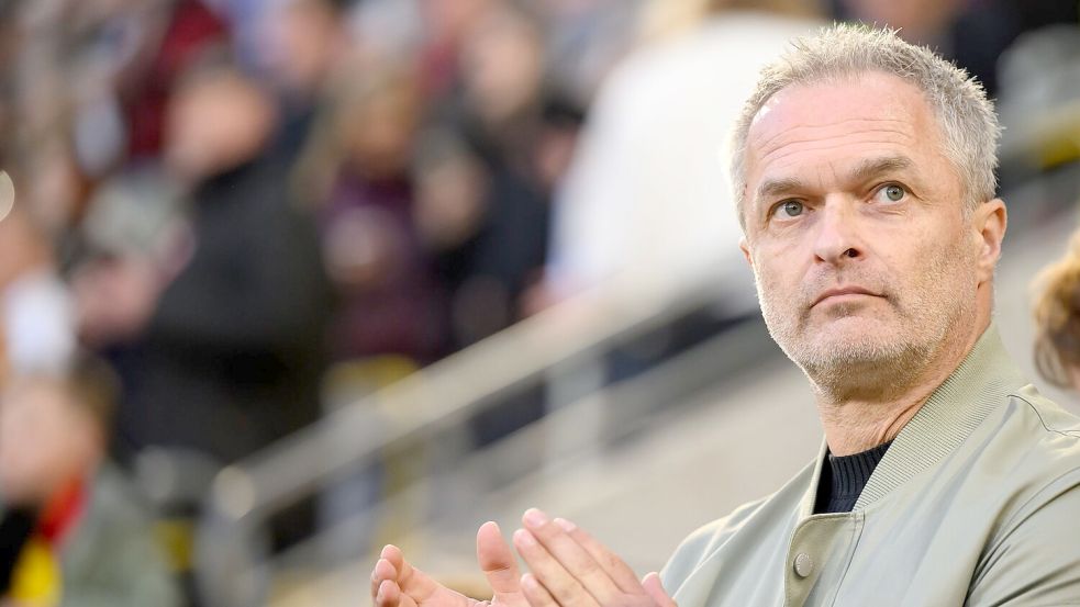 Bundestrainer Christian Wück will seiner Elf auch gegen Norwegen applaudieren. Foto: Robert Michael