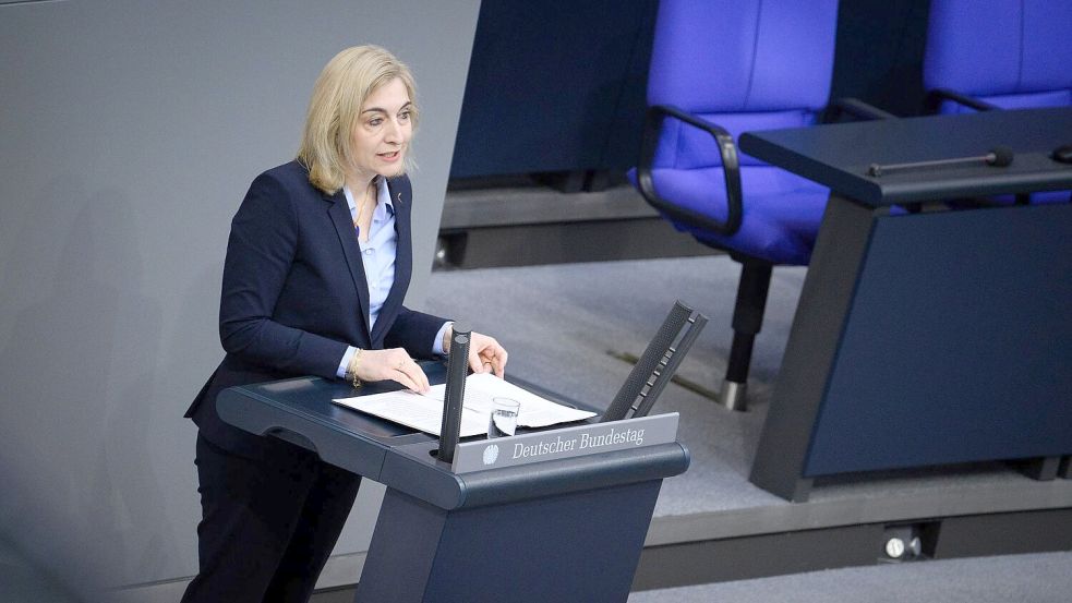 Das Gesetz von Gesundheitsministerin Nina Warken soll eine flexiblere Umsetzung vor Ort ermöglichen. Foto: Bernd von Jutrczenka/dpa