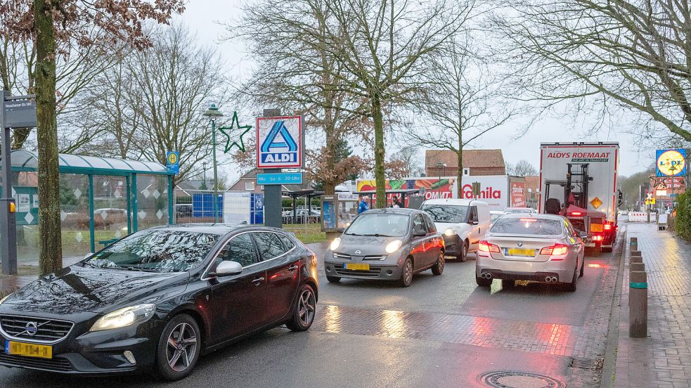 Gelbe Nummernschilder sind im grenznahen Bunde nicht selten. Foto: Klaus Ortgies/Archiv