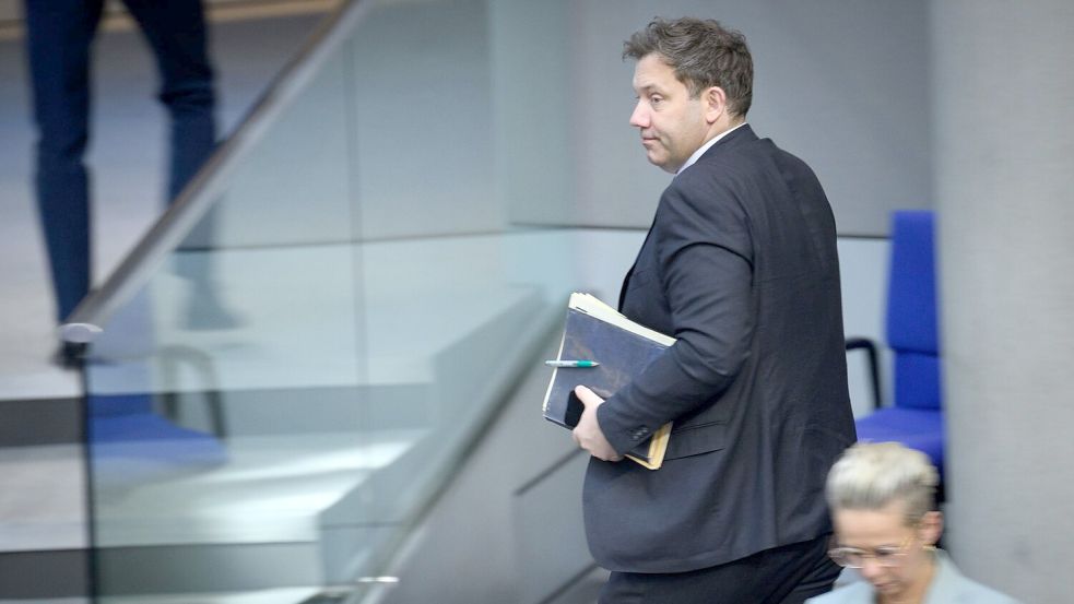 Bundesfinanzminister Lars Klingbeil (SPD) lehnt den Vorstoß der Länder nach mehr Finanzzusagen des Bundes ab. Foto: Bernd von Jutrczenka/dpa