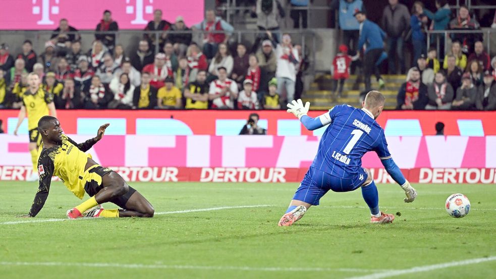 Serhou Guirassy (l) schoss den BVB in Führung. Foto: Federico Gambarini