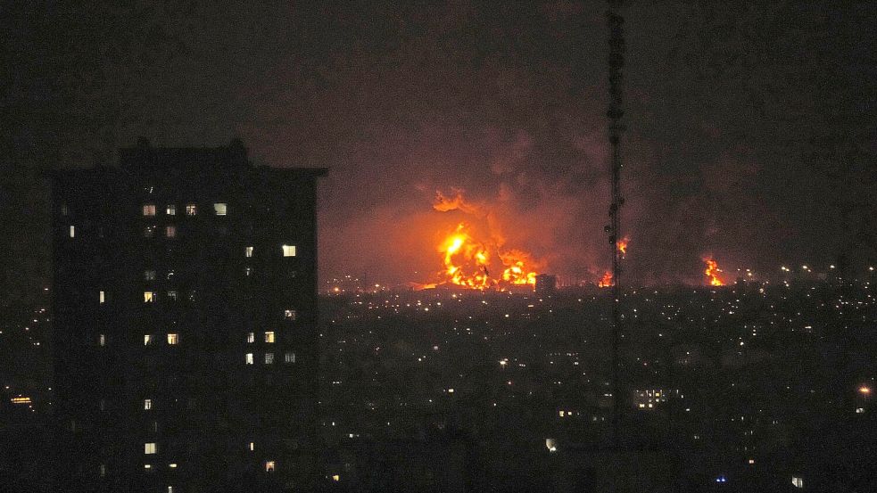 Israels Armee griff Öllager in Teheran an. Foto: Vahid Salemi/AP/dpa