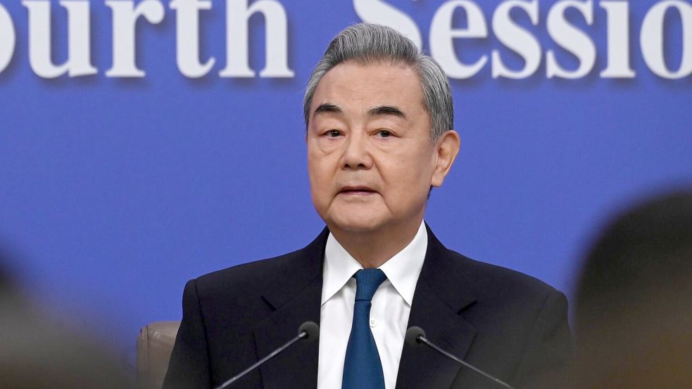 Chinas Außenminister Wang Yi lobte die Beziehungen zu Europa. Foto: Johannes Neudecker/dpa